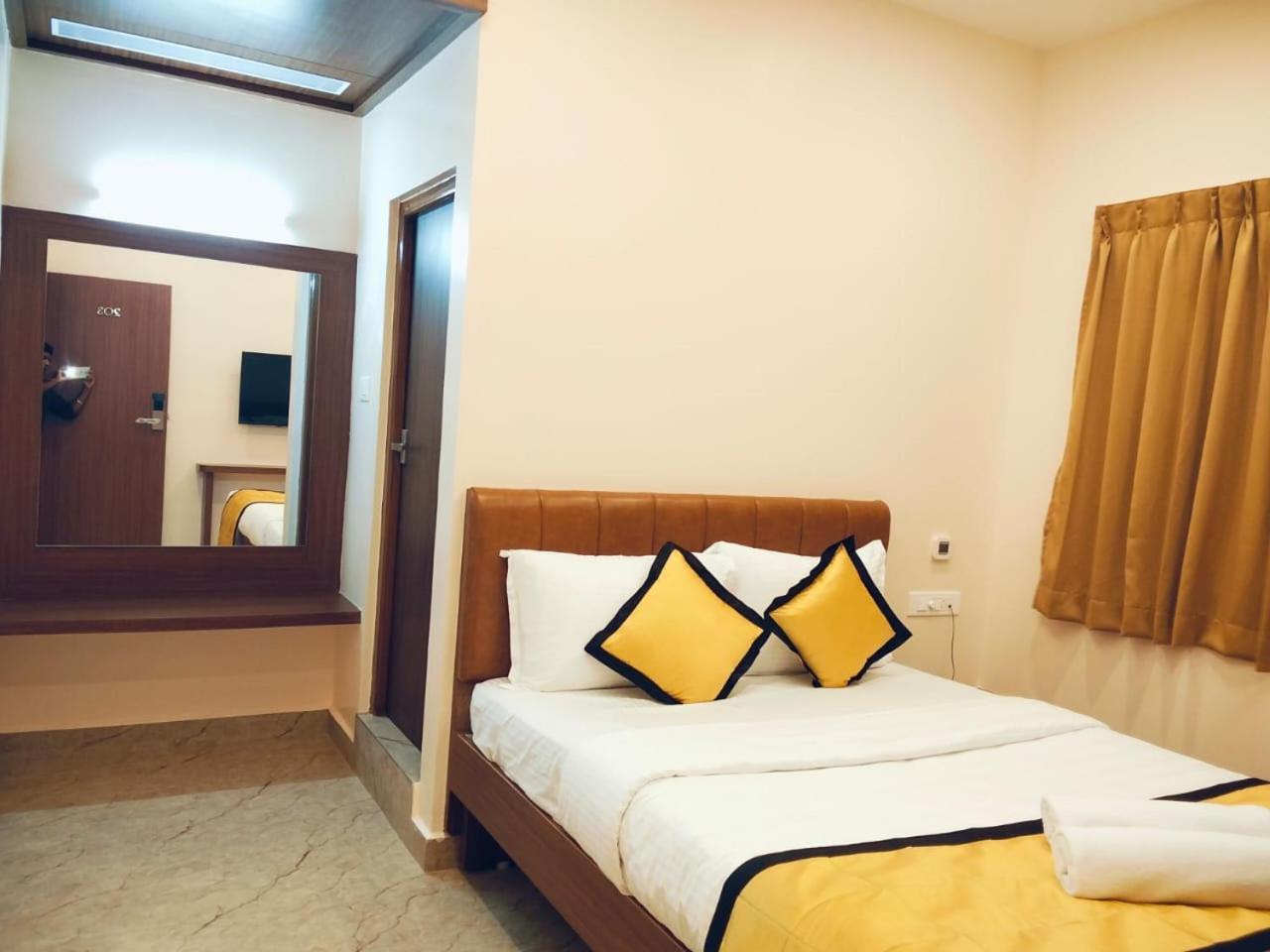 Tiruvannāmalai Uj Pallazzio - Business Class Luxury Hotel מראה חיצוני תמונה