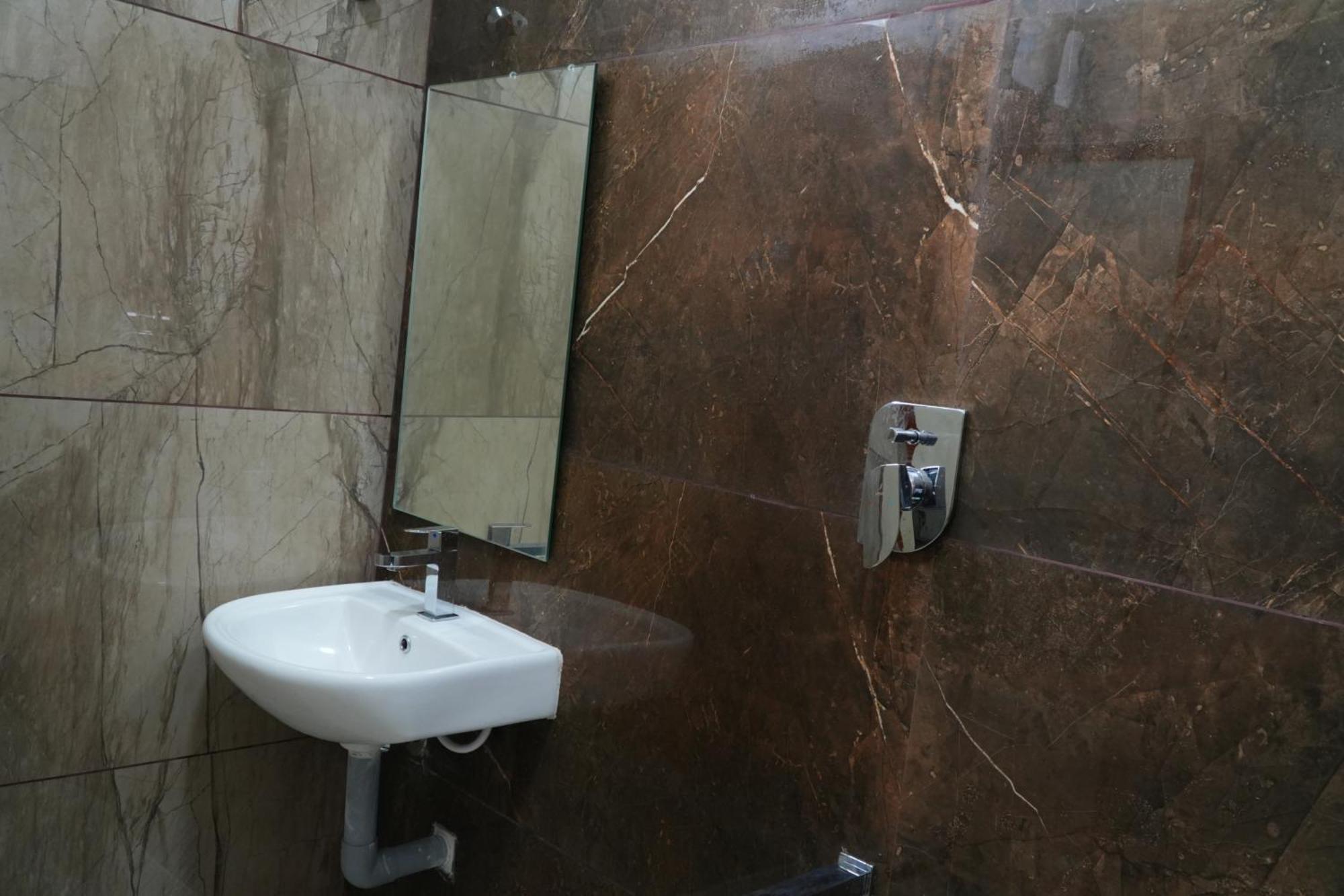 Tiruvannāmalai Uj Pallazzio - Business Class Luxury Hotel מראה חיצוני תמונה