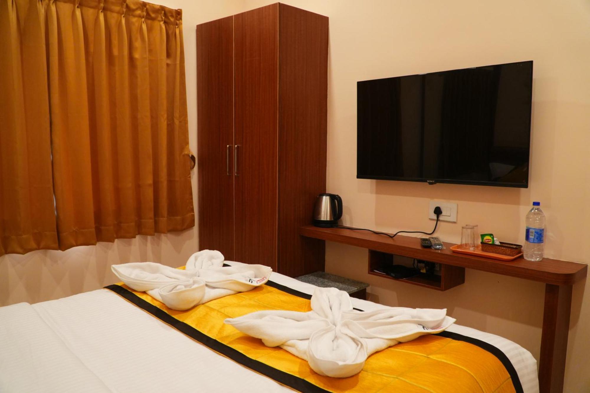 Tiruvannāmalai Uj Pallazzio - Business Class Luxury Hotel מראה חיצוני תמונה
