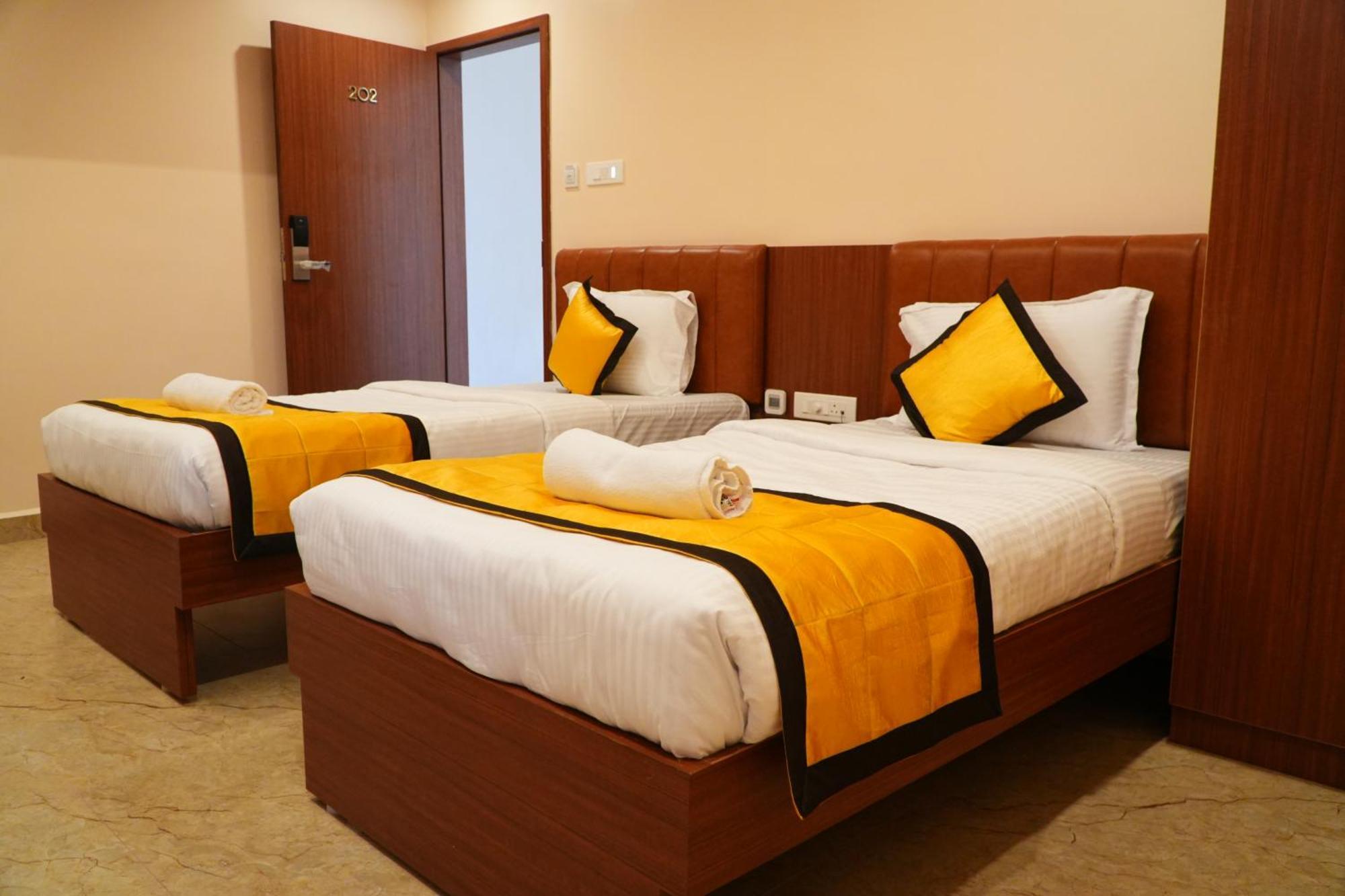 Tiruvannāmalai Uj Pallazzio - Business Class Luxury Hotel מראה חיצוני תמונה