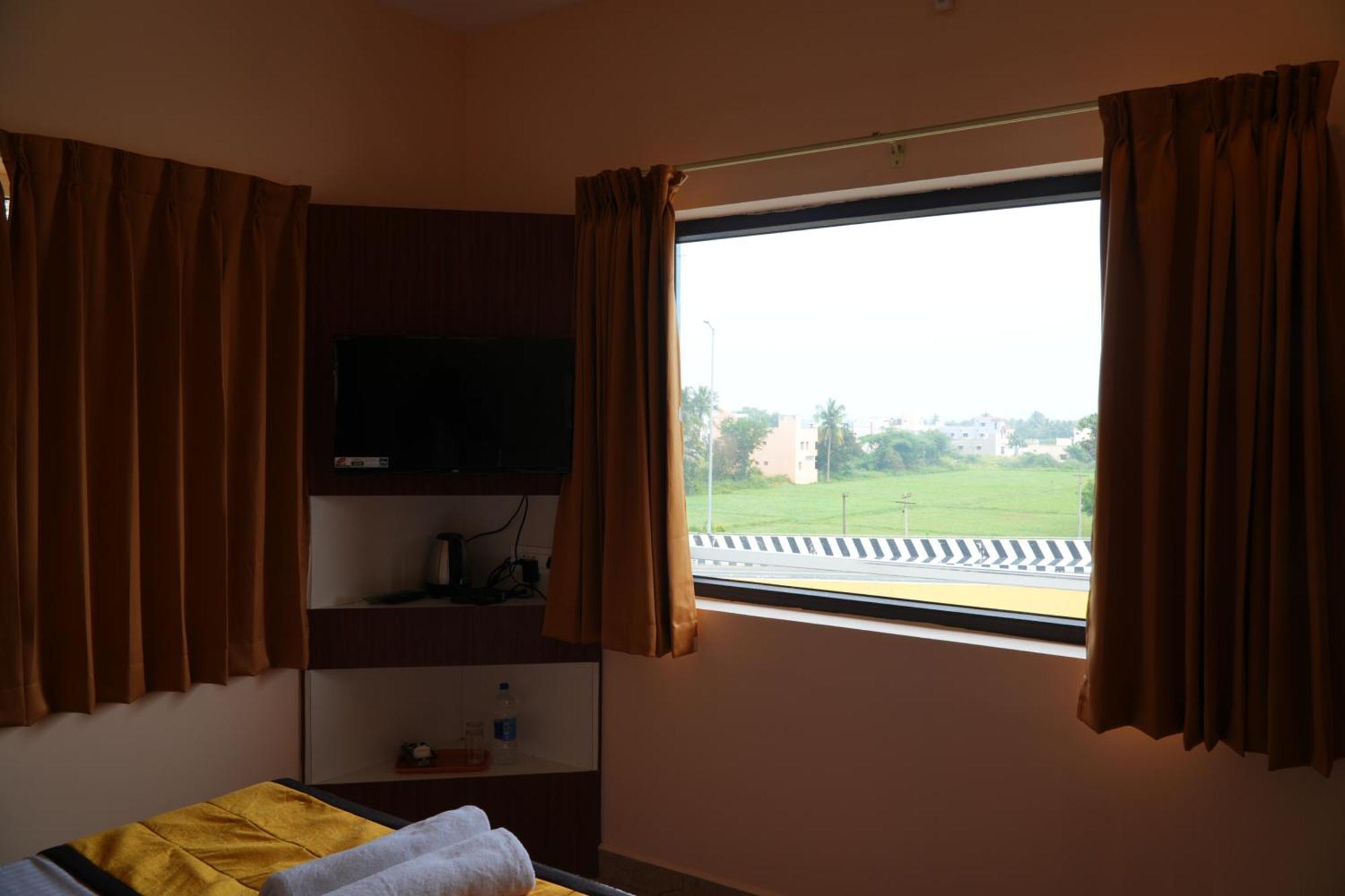 Tiruvannāmalai Uj Pallazzio - Business Class Luxury Hotel מראה חיצוני תמונה