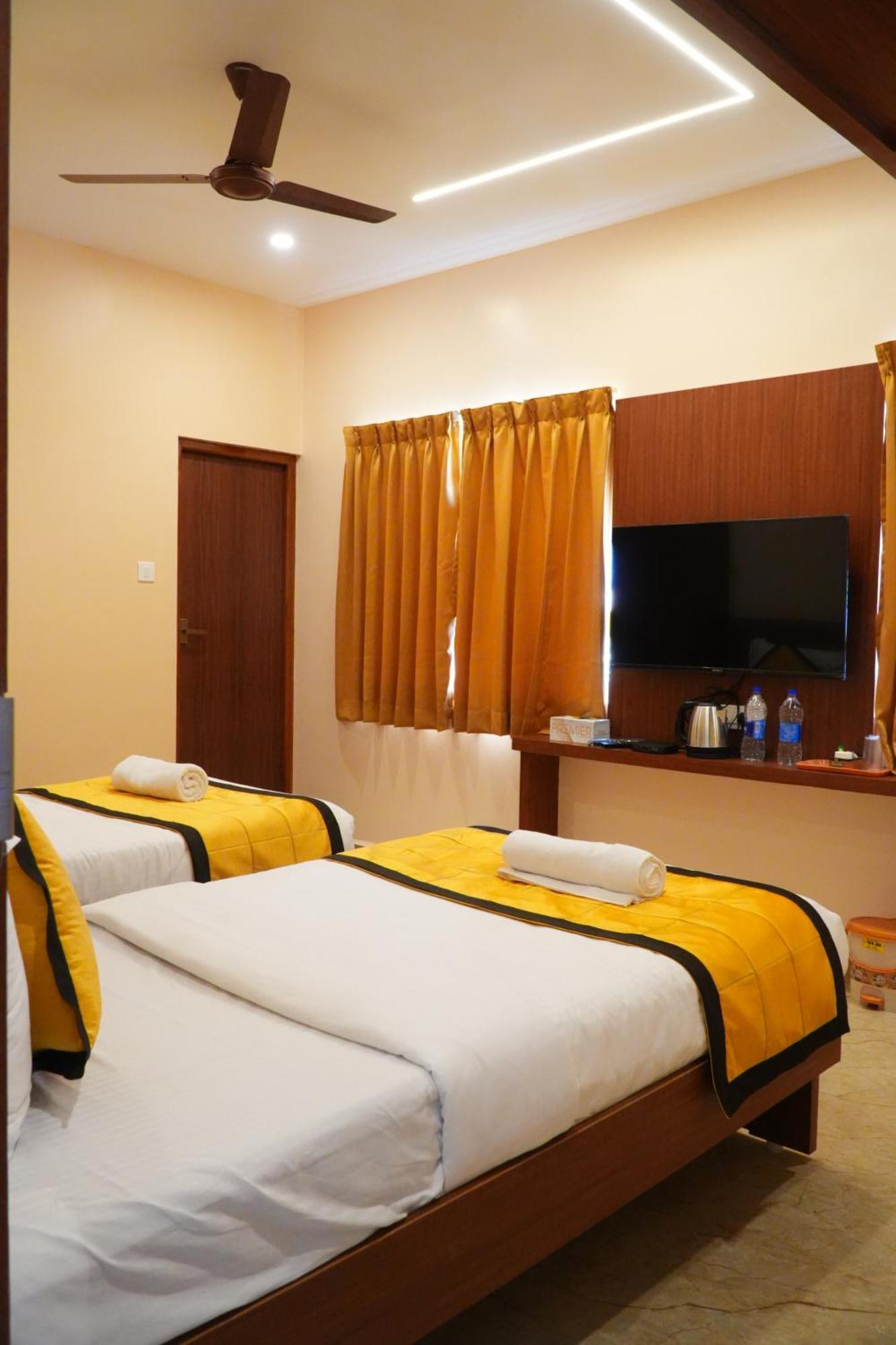 Tiruvannāmalai Uj Pallazzio - Business Class Luxury Hotel מראה חיצוני תמונה